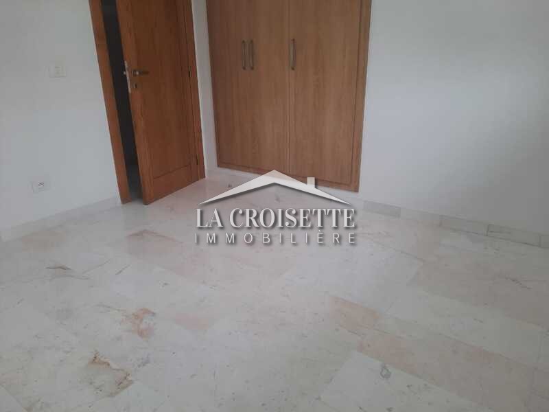 Triplex S+5 avec piscine à La Soukra